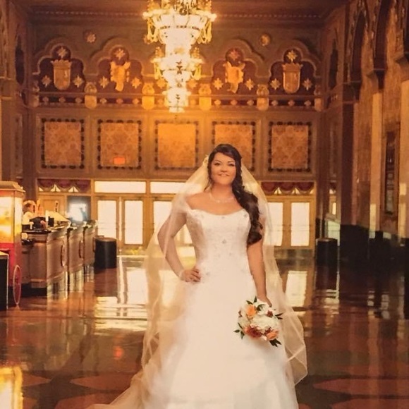 Alfred Angelo Disney Collection Belle. Corset Cathedral veil In preservation box - Picture 5 of 10